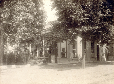 63646 Gezicht op de voorgevel van het café-restaurant De Vereeniging (Mariaplaats 15) te Utrecht.N.B. Het adres ...